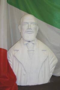 Il busto di Salvatore Morelli esposto a Carovigno