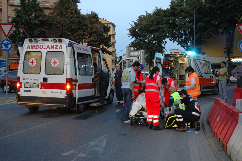 Quarto, impatto tra due auto nella notte: 32enne di Pozzuoli riporta fratture guaribili in due mesi