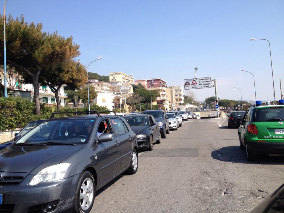 Traffico a Lucrino, il comune corre ai ripari con un’ordinanza sperimentale nei week end