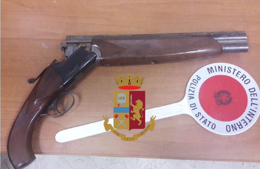 Trovato a Napoli, dalla polizia, un fucile rubato a Quarto nel 2005