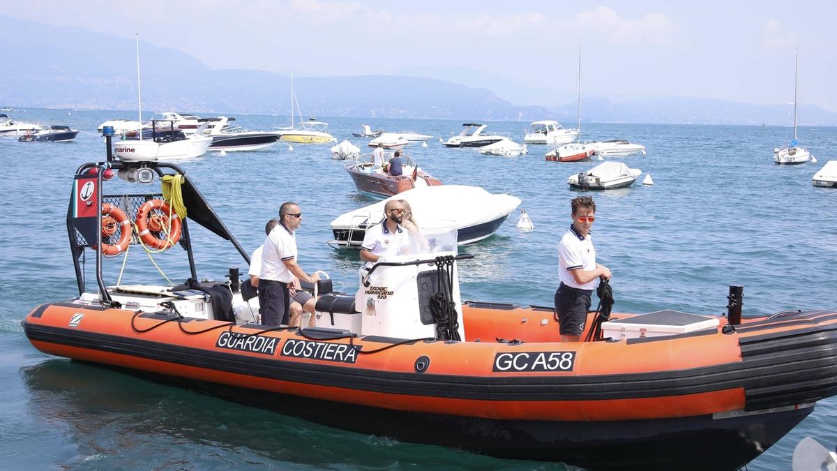 Baia, denunciati tre diportisti che avevano ancorato nell’area marina protetta