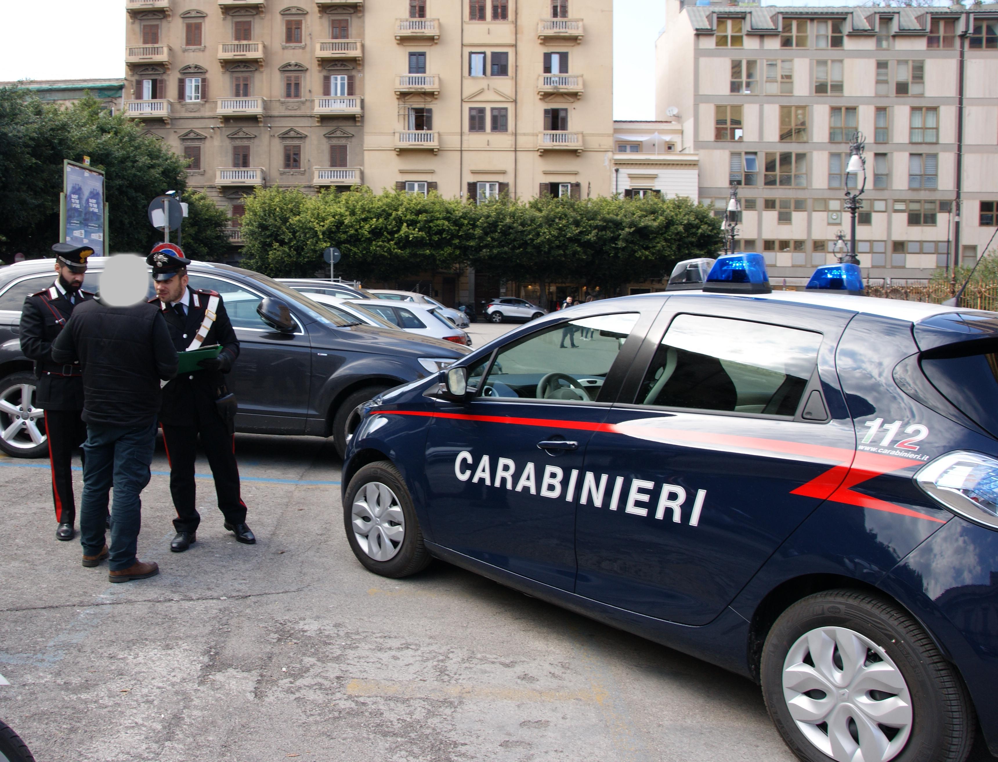 Napoli, 4 parcheggiatori abusivi di “Chiaia” allontanati dalla città