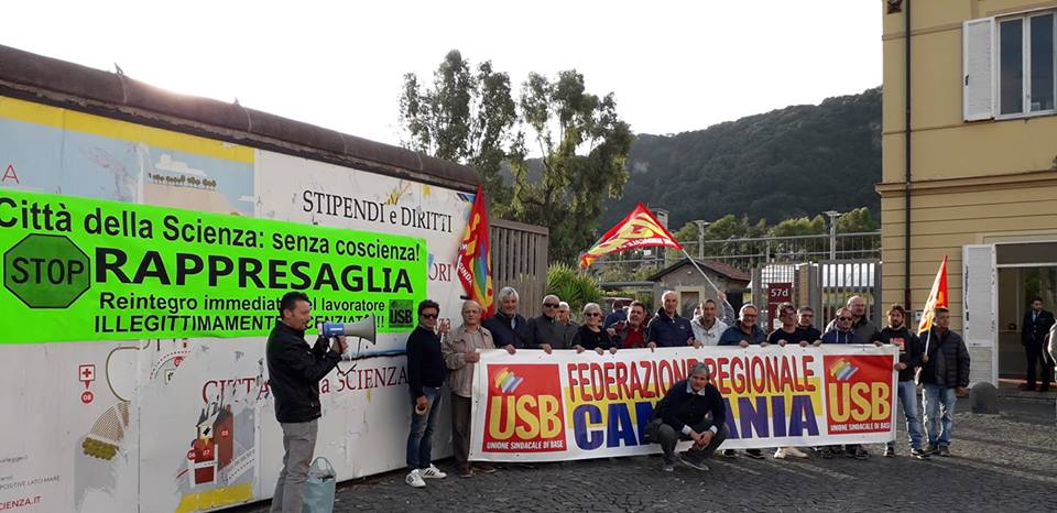 Sit-in davanti Città della Scienza per chiedere il reintegro del lavoratore quartese Emiliano Caiazzo