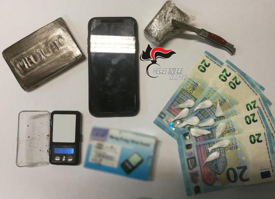 Puteolano arrestato: custodiva in casa hashish e cocaina