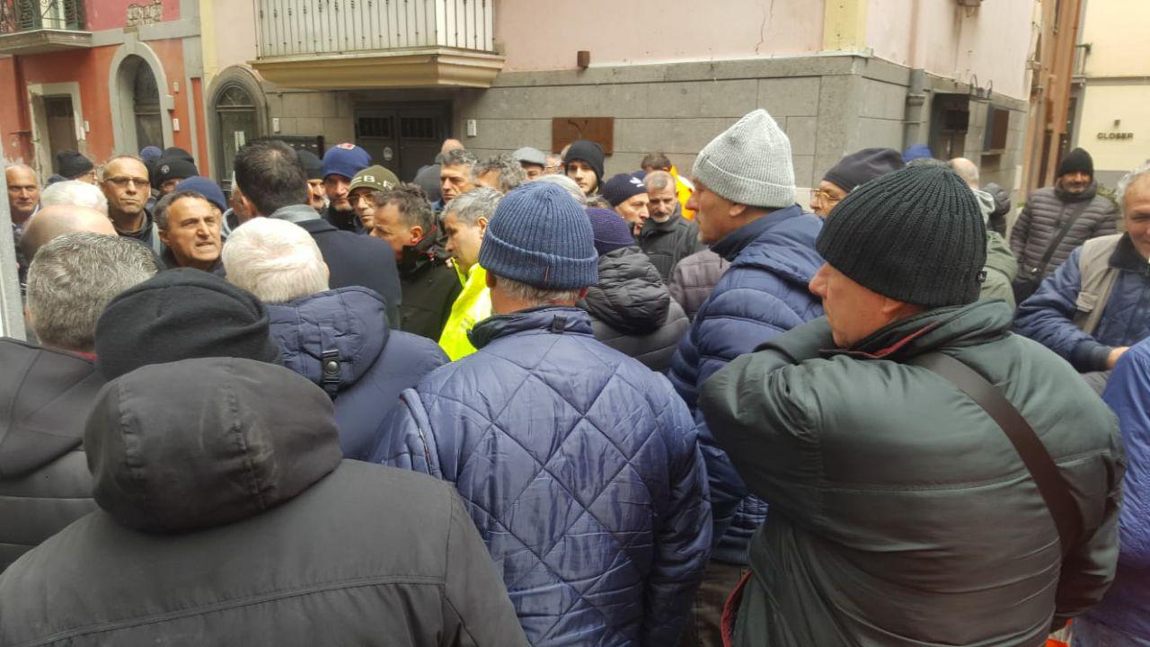 POZZUOLI/ Protesta Lsu, i 5 Stelle: “Abbiamo informato il ministro Di Maio, ma cosa vuole fare Figliolia?”