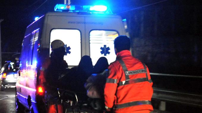 POZZUOLI/ Spaventoso incidente in via Domitiana, uomo ferito trasportato in ospedale