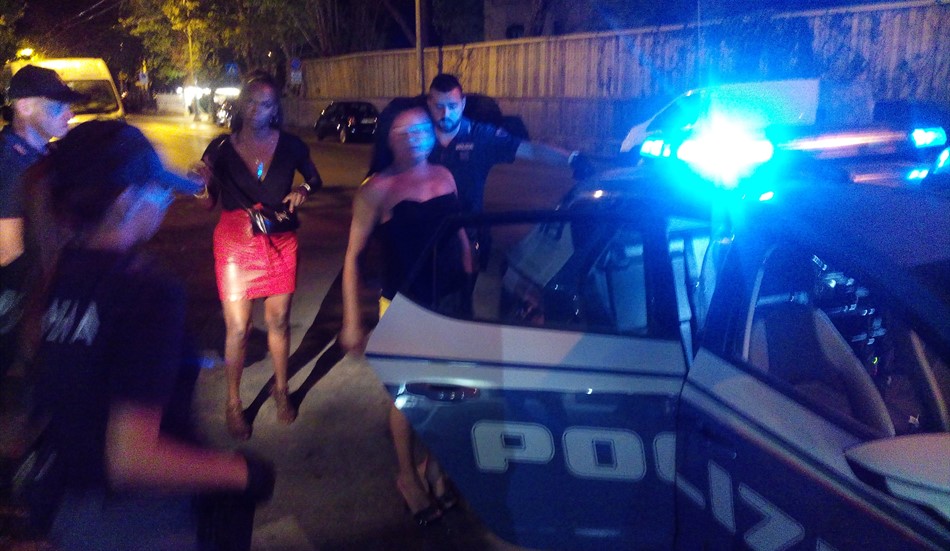 Spinse cliente al suicidio, arrestata una prostituta rumena di 42anni