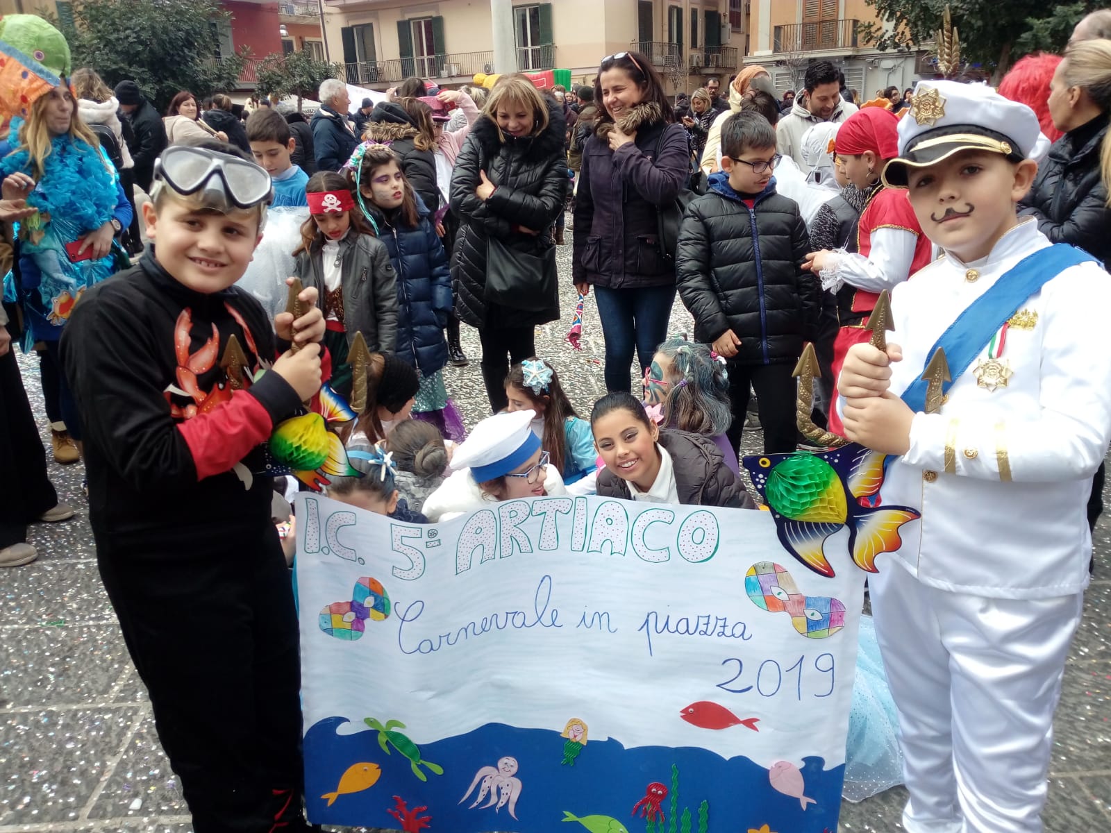 POZZUOLI/ Carnevale in piazza della Repubblica: spettacolo, colori e tanti bambini|Gallery