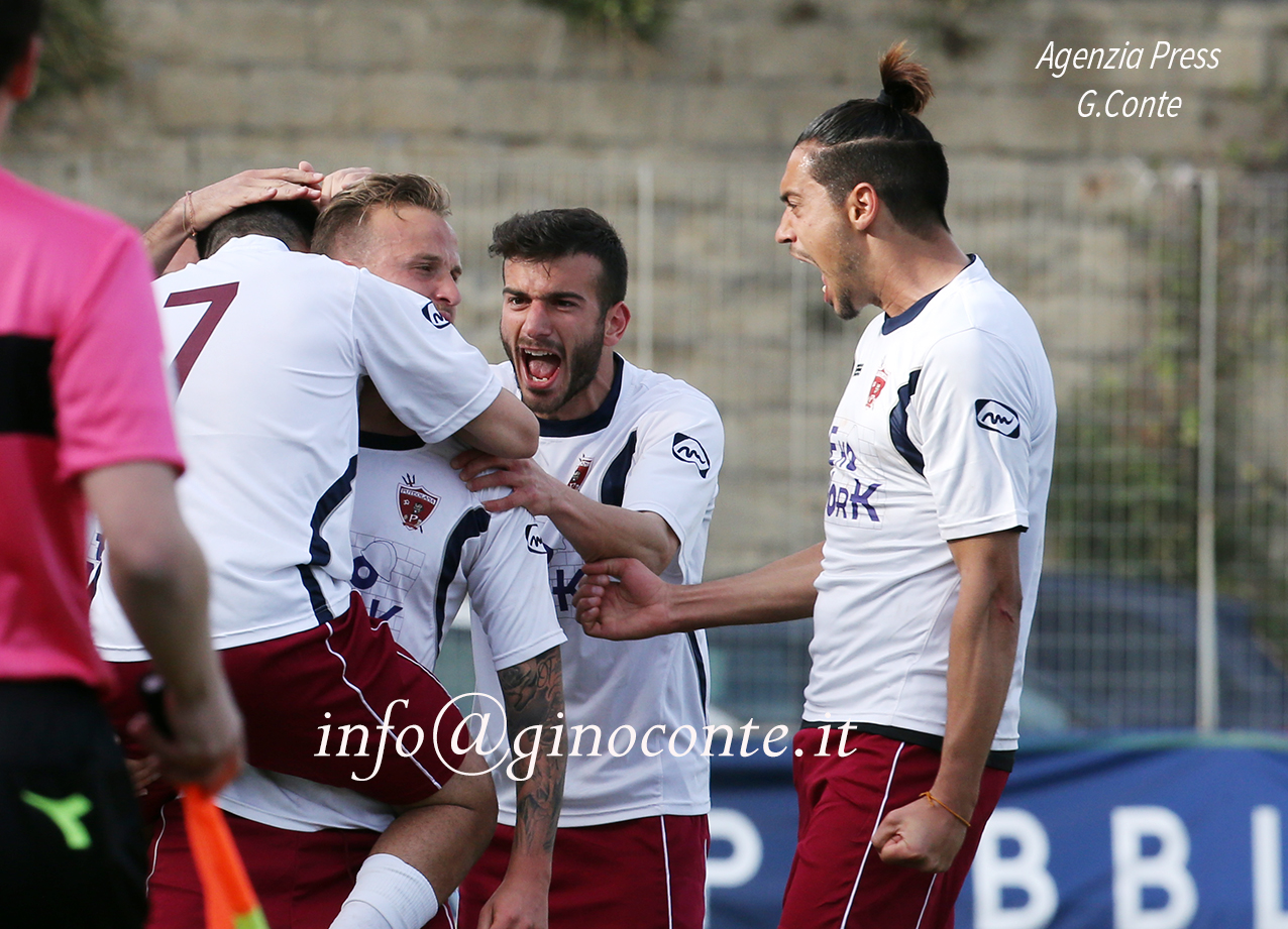 CALCIO/ Puteolana 1902, missione compiuta: i diavoli rossi vincono per 1-0 e sono salvi|FOTO