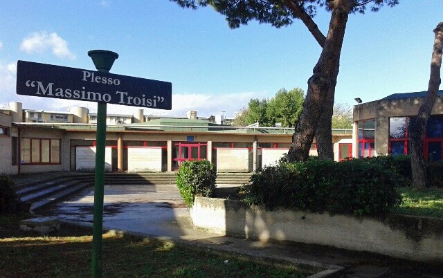 POZZUOLI/ Scuola “Troisi” chiusa oggi e domani per infiltrazioni d’acqua, fu inaugurata nel 2014