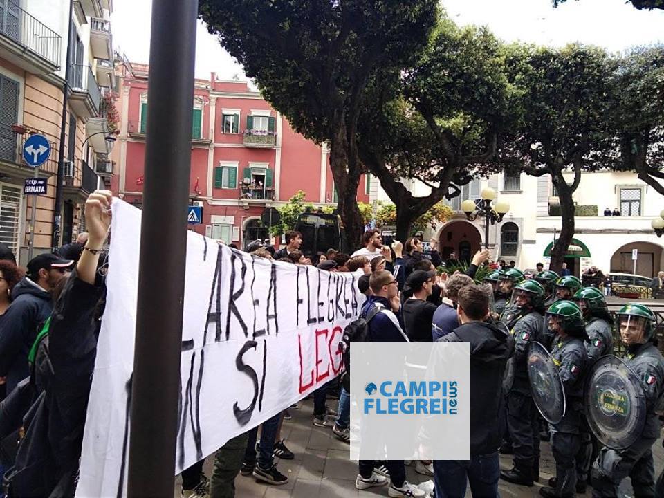 POZZUOLI/ I Centri Sociali: “Protesta pacifica contro provocazione da chi non si è mai visto sul territorio”