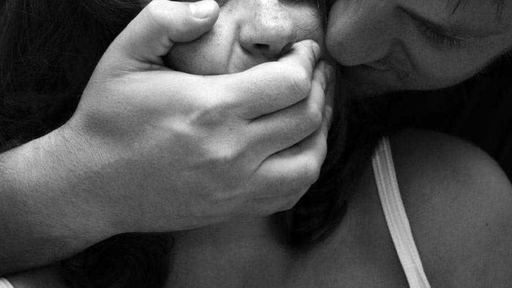 POZZUOLI/ Shock per una 19enne: sequestrata e stuprata da un ragazzo cubano conosciuto domenica