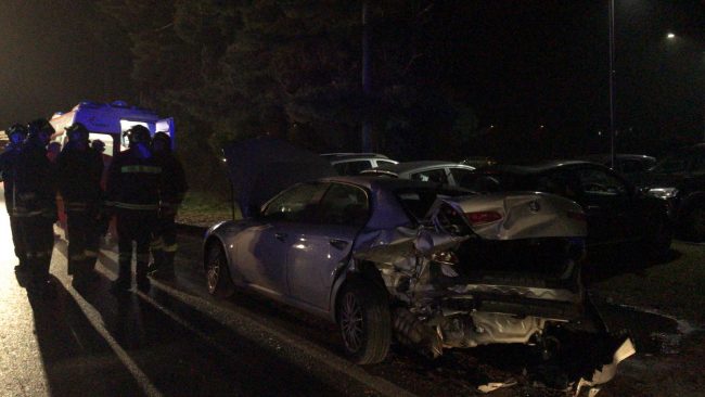 POZZUOLI/ Spaventoso incidente all’ingresso della Tangenziale di via Campana: auto distrutte, illesi i passeggeri