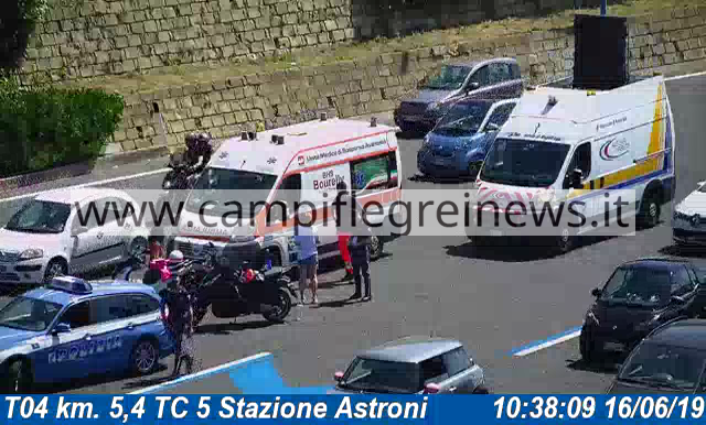 ULTIMORA/ Incidente sulla Tangenziale alla barriera di Astroni tra due moto, ambulanza sul posto