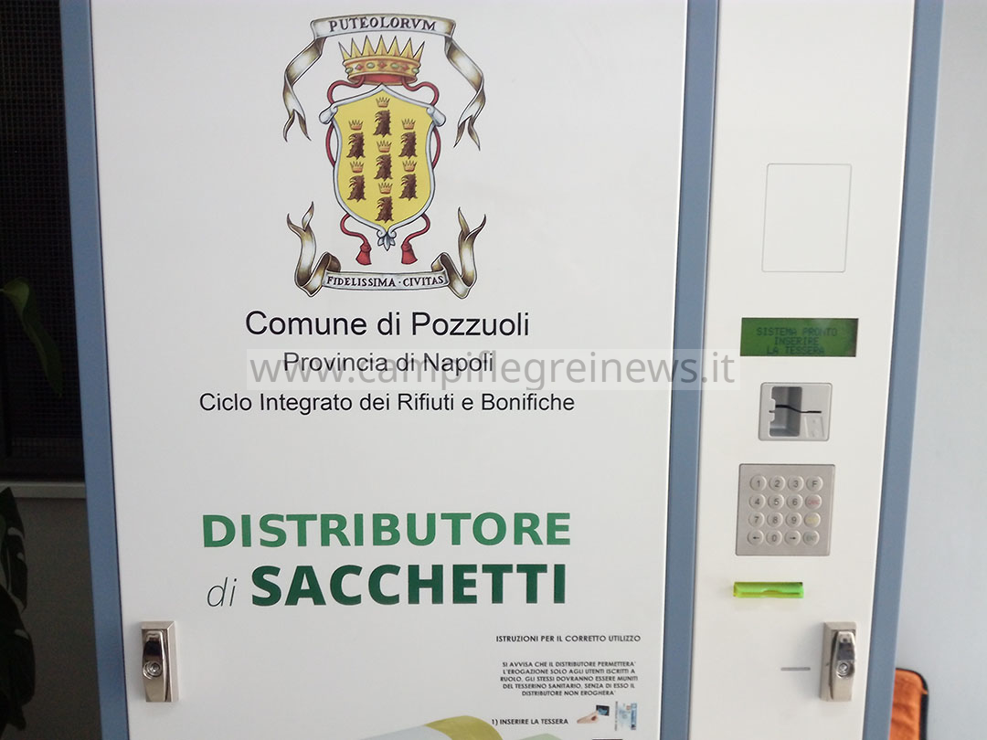 POZZUOLI/ Sacchetti per la raccolta differenziata, nuovo distributore in via Vecchia delle Vigne