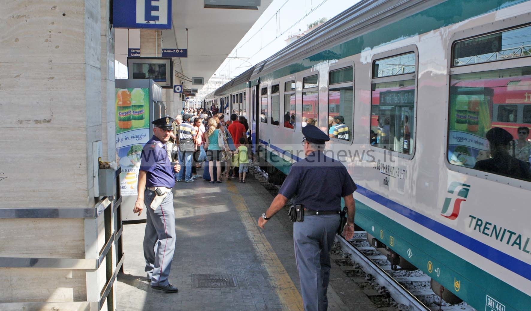 Voleva suicidarsi lanciandosi sotto un treno, 56enne salvata dalla Polizia di Stato