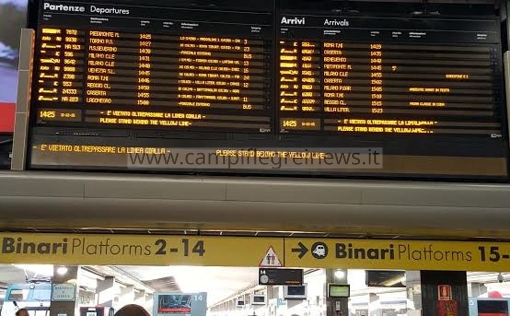 Napoli Centrale, in tilt il sistema informativo audio-video: notizie diffuse manualmente ai viaggiatori