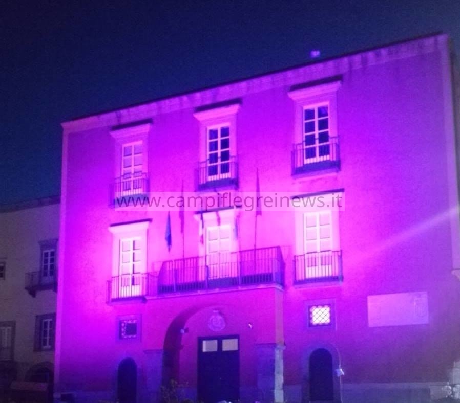 POZZUOLI/ Palazzo Migliaresi si colora di rosa per la campagna di prevenzione ai tumori del seno