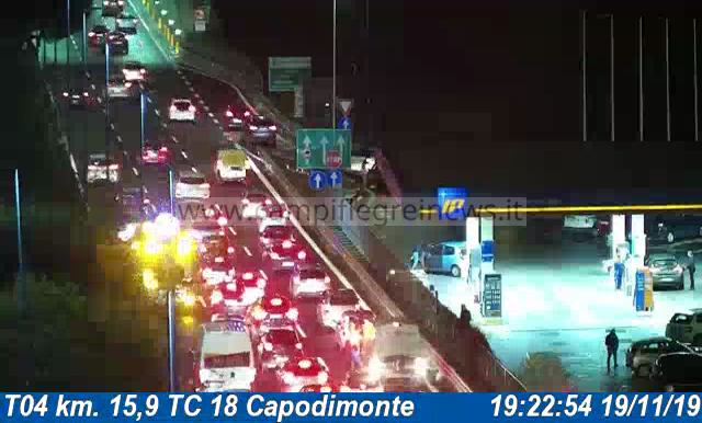 ULTIMORA/ Spaventoso incidente sulla Tangenziale nei pressi di Capodimonte, uomo in ospedale e auto sfasciata