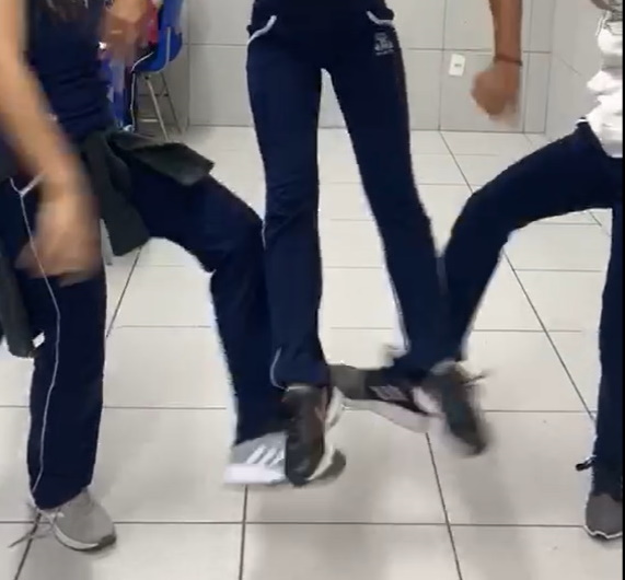 Skullbreaker Challenge, la sfida che può causare lesioni gravi tra i giovani arriva nei Campi Flegrei