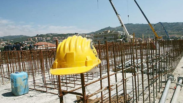 Covid19: cantieri edili bloccati fino al 3 aprile da De Luca