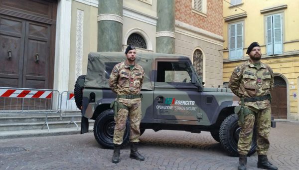 Covid: in Campania 100 militari in più per le strade per il rispetto delle ordinanze