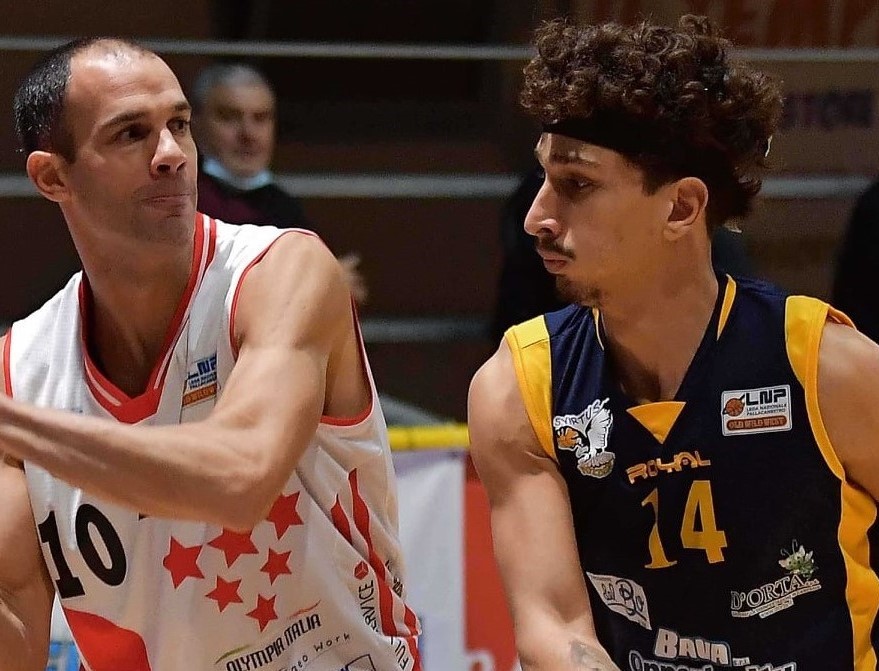 Basket – Virtus Pozzuoli sconfitta ad Avellino, la rimonta non è bastata a fermare gli irpini