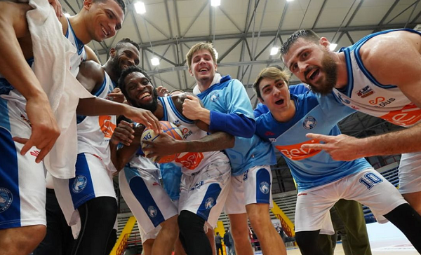 Basket, per Napoli quinto successo consecutivo. Sacripanti: la chiave è stata la difesa