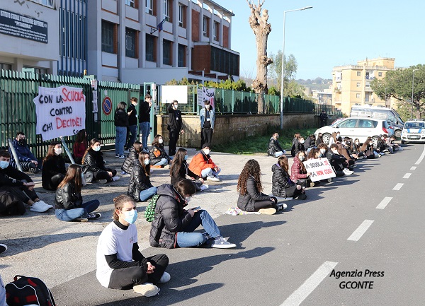 Scuola, il Pitagora ancora in sciopero