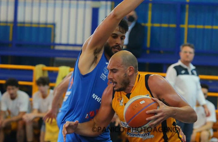 Basket| La Virtus Pozzuoli perde per un soffio gara cinque contro Monopoli. La finale play out sarà contro la Scandone Avellino