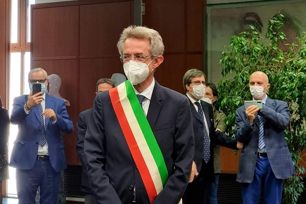 Manfredi nominato nuovo sindaco di Napoli