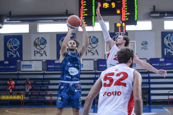 Basket| La Geko Sant’Antimo accoglie il Cus Taranto nell’esordio casalingo. Capitan Cantone non vede l’ora di entrare in campo