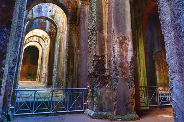 La Piscina Mirabilis: viaggio musicale nella cattedrale dell’acqua