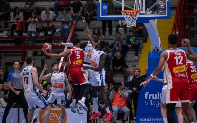 Basket| La GeVi Napoli batte Carpegna Pesaro e insegue Venezia, Brescia e Bologna. Milicic soddifatto della squadra