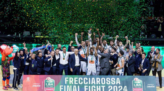 Basket, Napoli trionfa su Milano e vince la Coppa Italia, dopo 18 anni