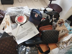 Vigili Pozzuoli - sequestro merce