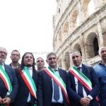 Bradisismo: in 700, sindaci in testa, a Roma. A Pozzuoli si ferma il commercio