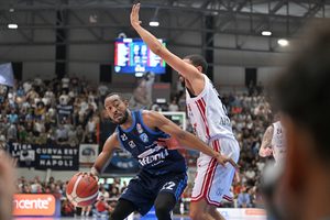 Napoli Basket - azione Markel Brown